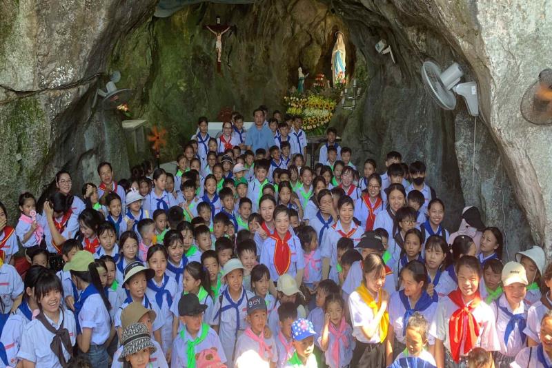 Giáo xứ Tiên Thôn, giáo hạt Ngọc Đỉnh, Giáo phận Thanh Hoá- Hành hương tại Trung Tâm Hành Hương Đức Mẹ Bảo Nham.
