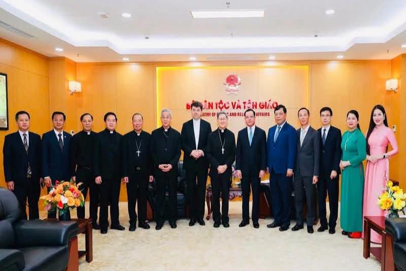 ĐHY TAGLE THĂM VÀ LÀM VIỆC TẠI BỘ DÂN TỘC TÔN GIÁO