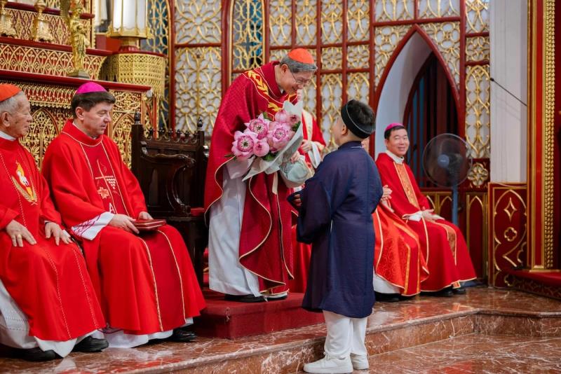 ĐỨC HỒNG Y LUIS ANTONIO G. TAGLE CHỦ SỰ THÁNH LỄ KÍNH THÁNH TÔMA TÔNG ĐỒ TẠI NHÀ THỜ CHÍNH TÒA HÀ NỘI