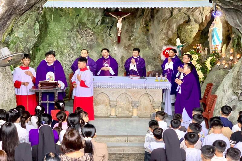 THÁNH LỄ HÀNH HƯƠNG VỀ MẸ CHIỀU THỨ BẢY -TUẦN CHẦU ĐỀN TẠ CHÚA GIÊSU THÁNH THỂ