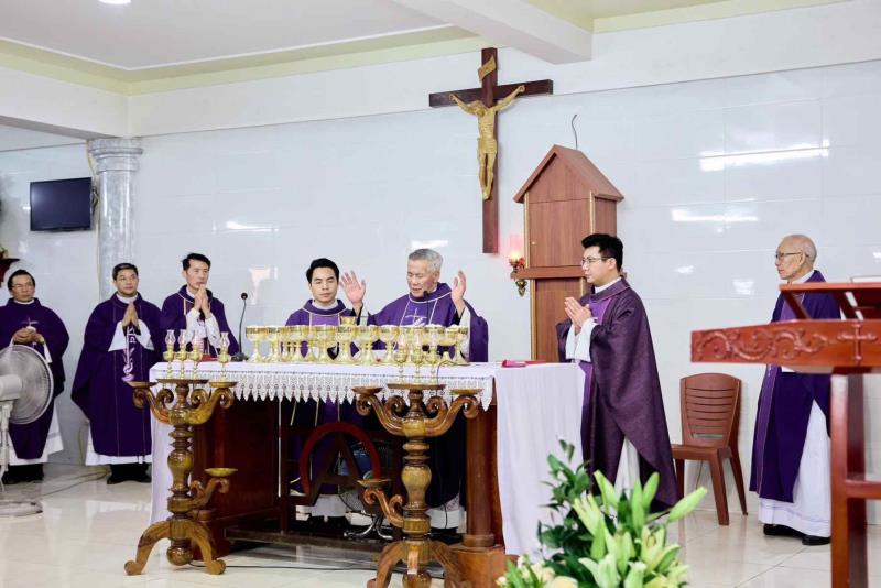 THÁNH LỄ CHÚA NHẬT V MÙA CHAY - NGÀY CAO ĐIỂM TUẦN CHẦU ĐỀN TẠ CHÚA GIÊSU THÁNH THỂ GIÁO XỨ BẢO NHAM