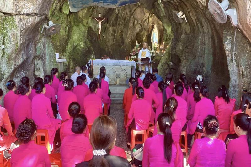 HỘI ĐOÀN MÂN CÔI GIÁO XỨ TIẾP VÕ - GIÁO HẠT NGHĨA YÊN - GIÁO PHẬN HÀ TĨNH  HÀNH HƯƠNG VỀ VỚI MẸ BẢO NHAM