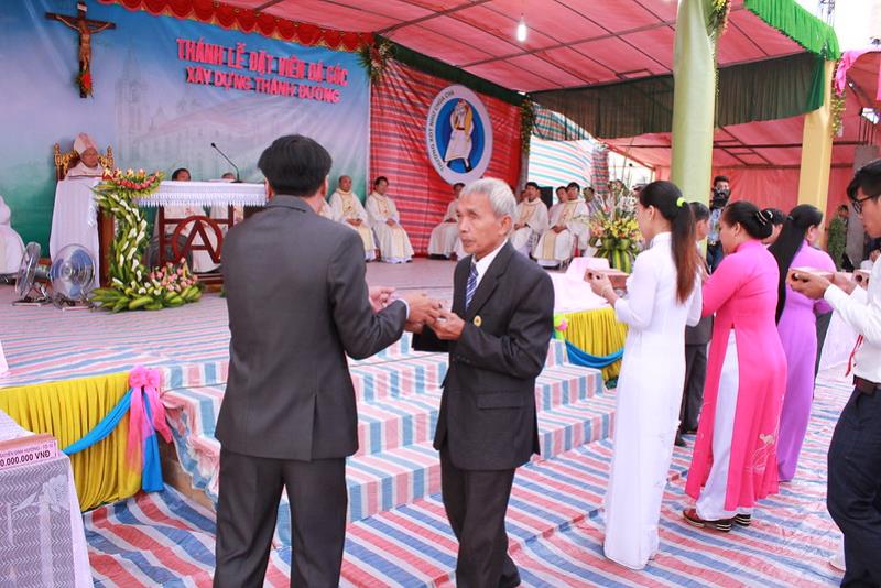 Giáo xứ Bảo Nham giáo phận Vinh mừng lễ Đức Mẹ Vô Nhiễm.